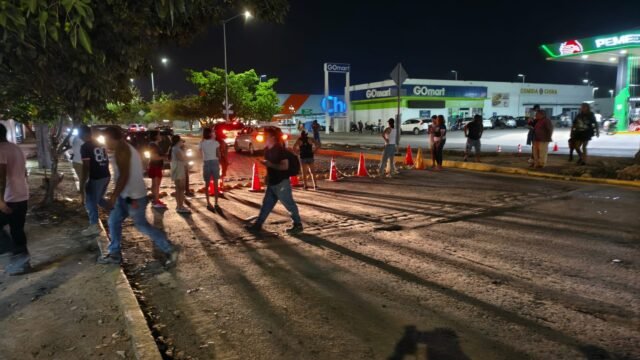 Hotel workers in Playa del Carmen affected by power outages