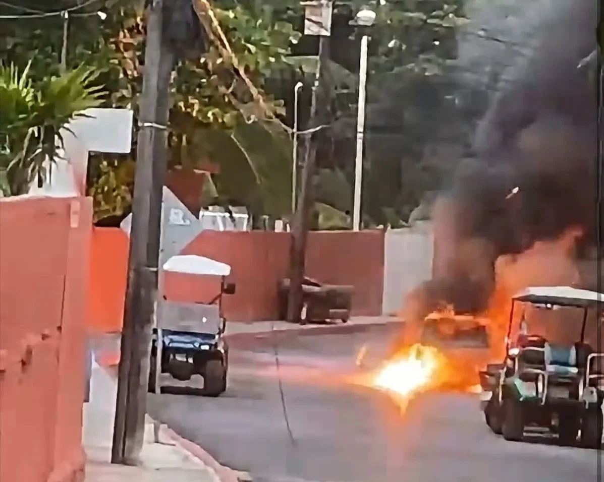 Firefighters and emergency personnel at the scene of a power line fire in Isla Mujeres, Quintana Roo