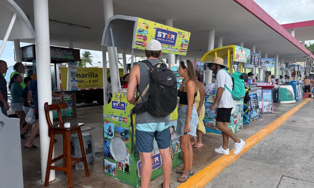 Profeco officials conducting oversight of tourist services in Quintana Roo