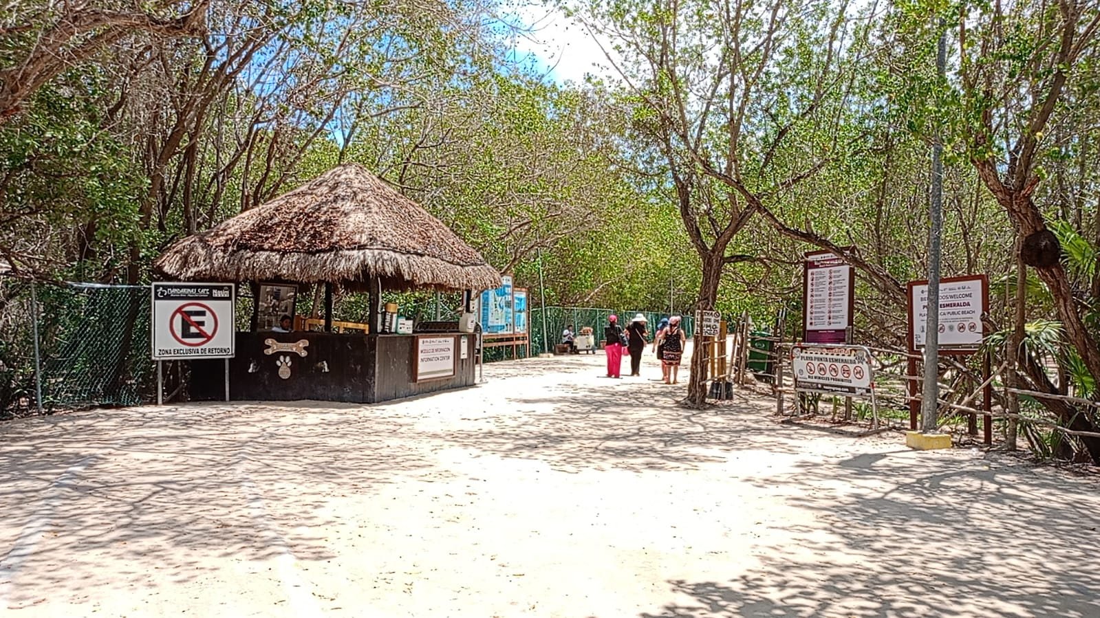 Access road to Punta Esmeralda public beach in Playa del Carmen, Quintana Roo.