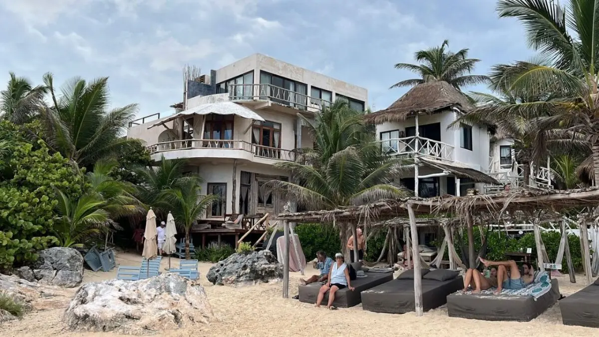 Tourists on a beach in Quintana Roo during a summer season marked by low hotel occupancy