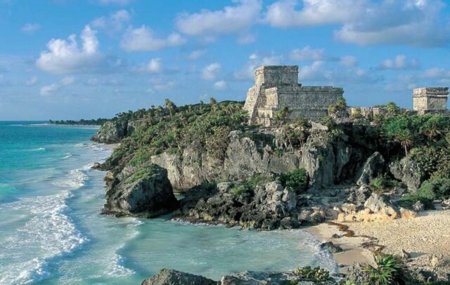 Low visitor numbers at Mayan archaeological sites in Quintana Roo reflect the region's tourism downturn.