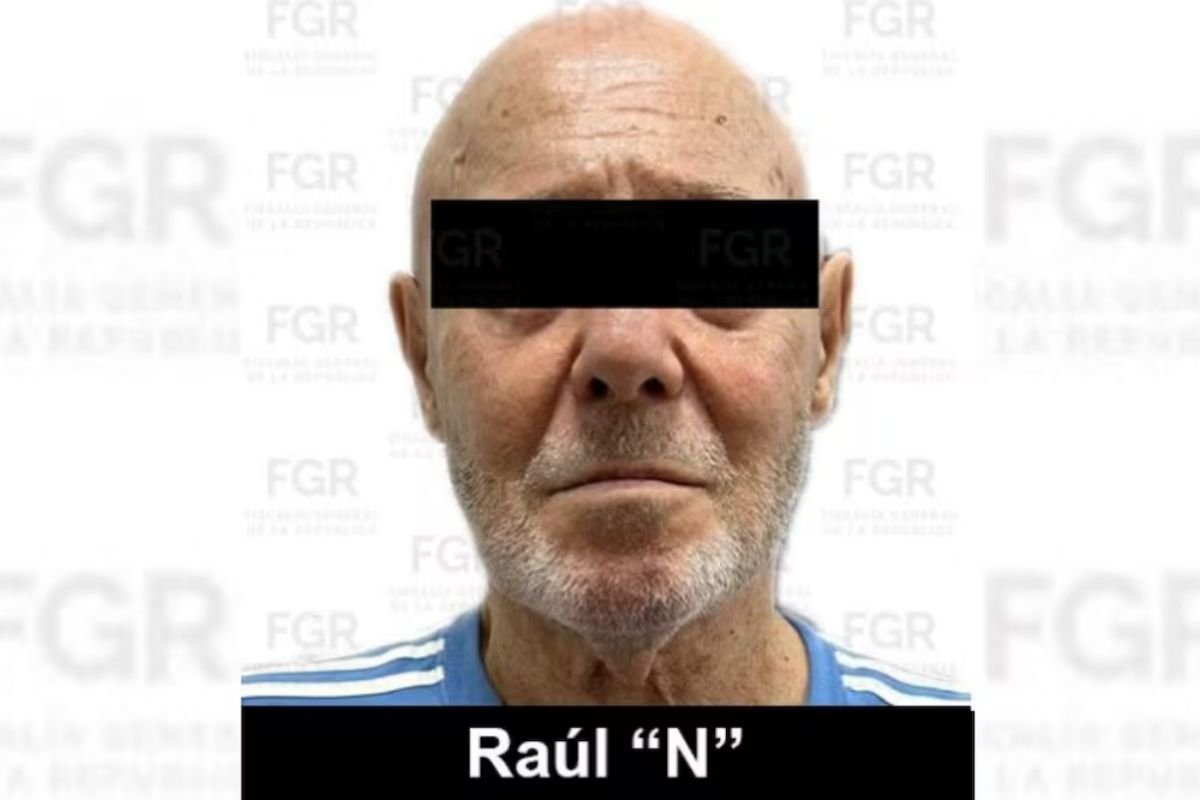 Raúl Luis Martins, an Argentine man nicknamed El Rey del Burdel, is extradited from Mexico to Argentina to face human trafficking charges.