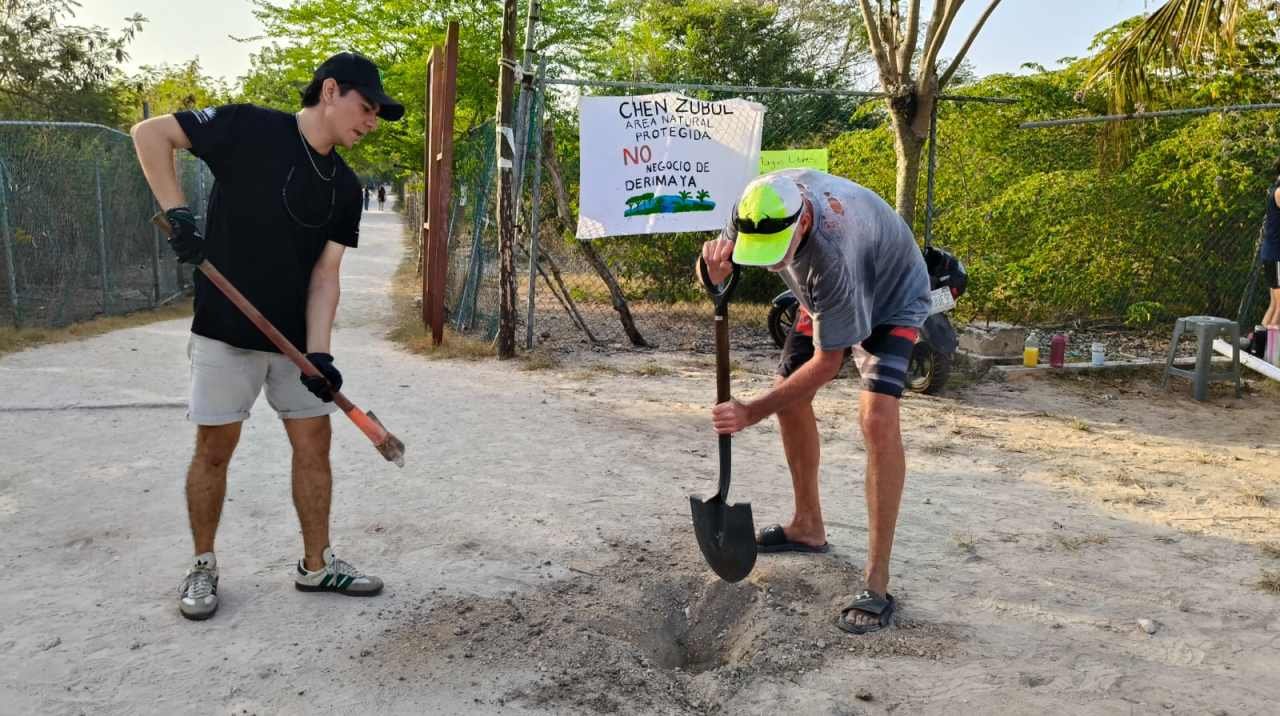Residents and volunteers planting trees at the Playa 72 beach access in Playa del Carmen.
