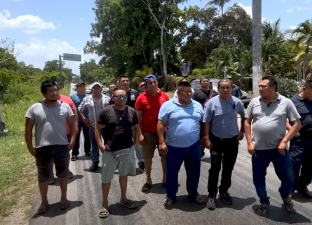 Residents block Federal Highway 180 in Quintana Roo to demand safety upgrades