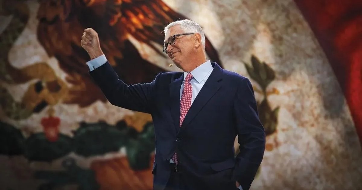 Mexican businessman Ricardo Salinas Pliego speaking at a press conference