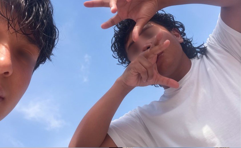Three young people handle sea turtle hatchlings in a cooler in Playa del Carmen, prompting a federal environmental investigation.
