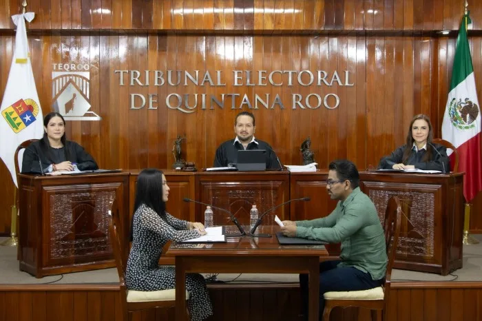 Magistrates of the Electoral Tribunal of Quintana Roo during a session addressing precautionary measures for minors.