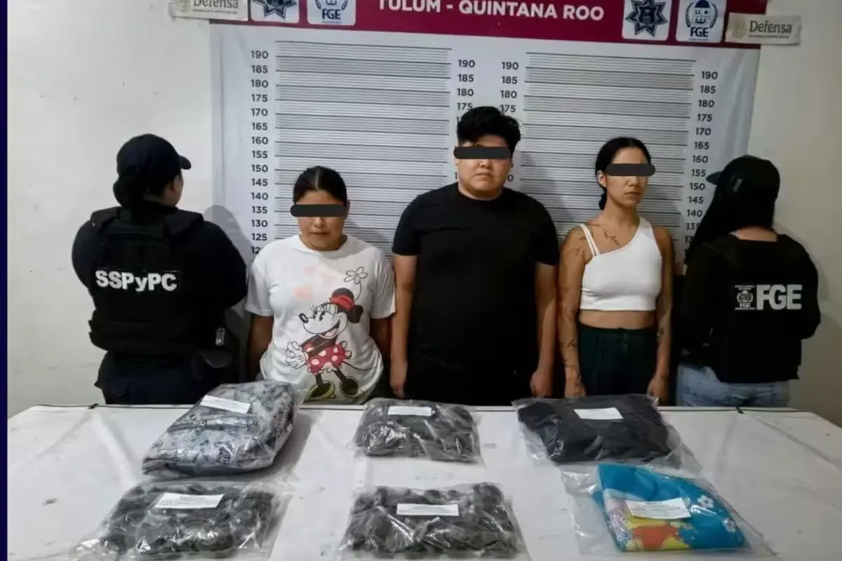 Three suspects arrested in Tulum with more than 96 bags of suspected marijuana.