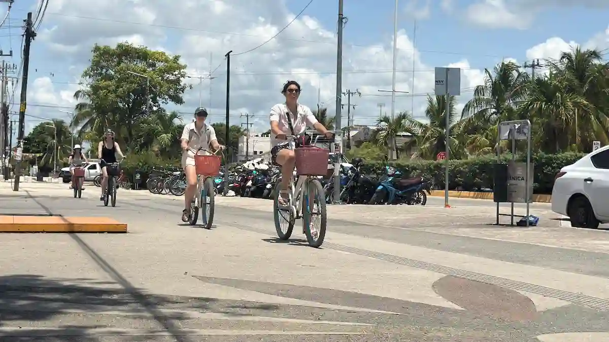 Pedestrians and cyclists on a street in Tulum, where specialists are urging the city to resume its active mobility plan.