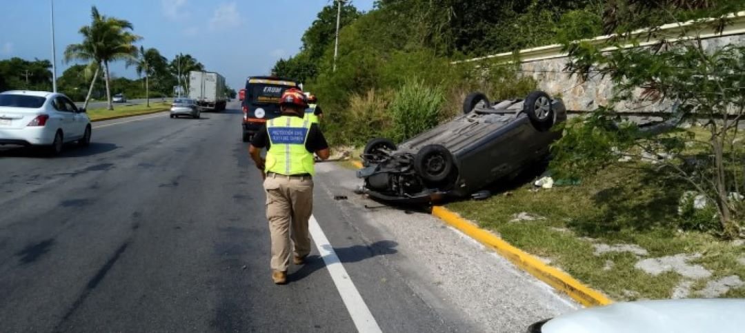 Overturned gray Nissan March on the side of Highway 307 after a rollover accident.