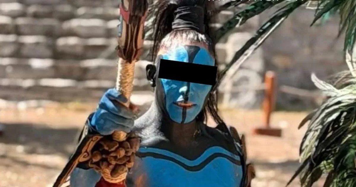 A dancer accused of sexual harassment appears in costume at Xcaret in a video shared by Guillermo Ochoa