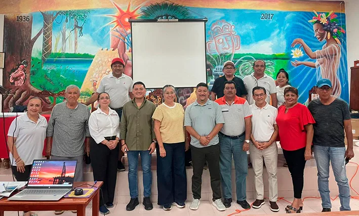 AGEPRO officials and Ejido Bacalar representatives discuss land regularization during a working meeting