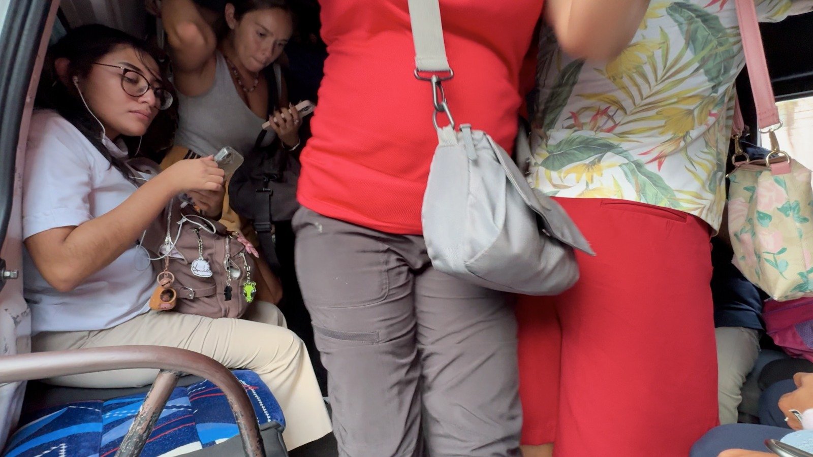 Commuters waiting at a crowded public transport stop in Cancún, Quintana Roo