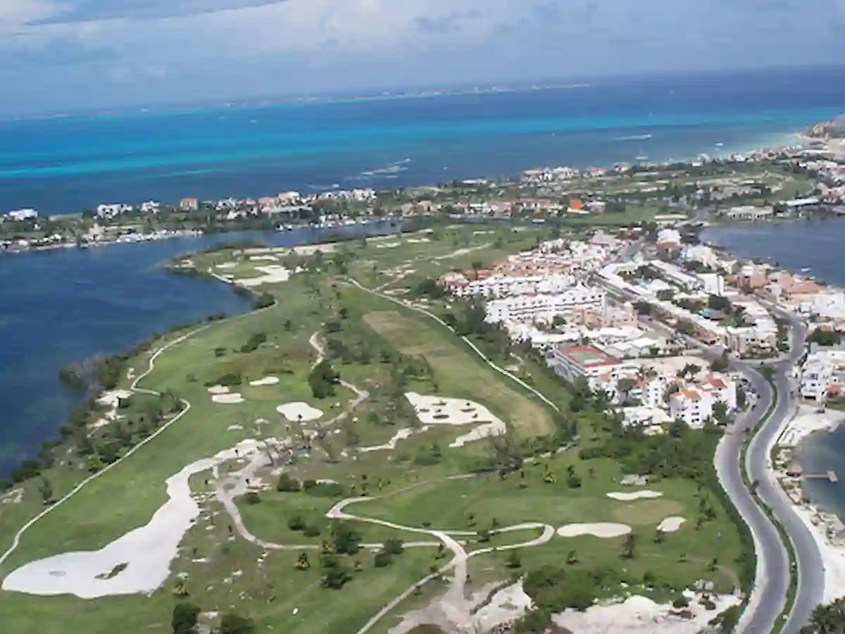 Aerial view of the Cancún hotel zone and urban layout in Quintana Roo, Mexico