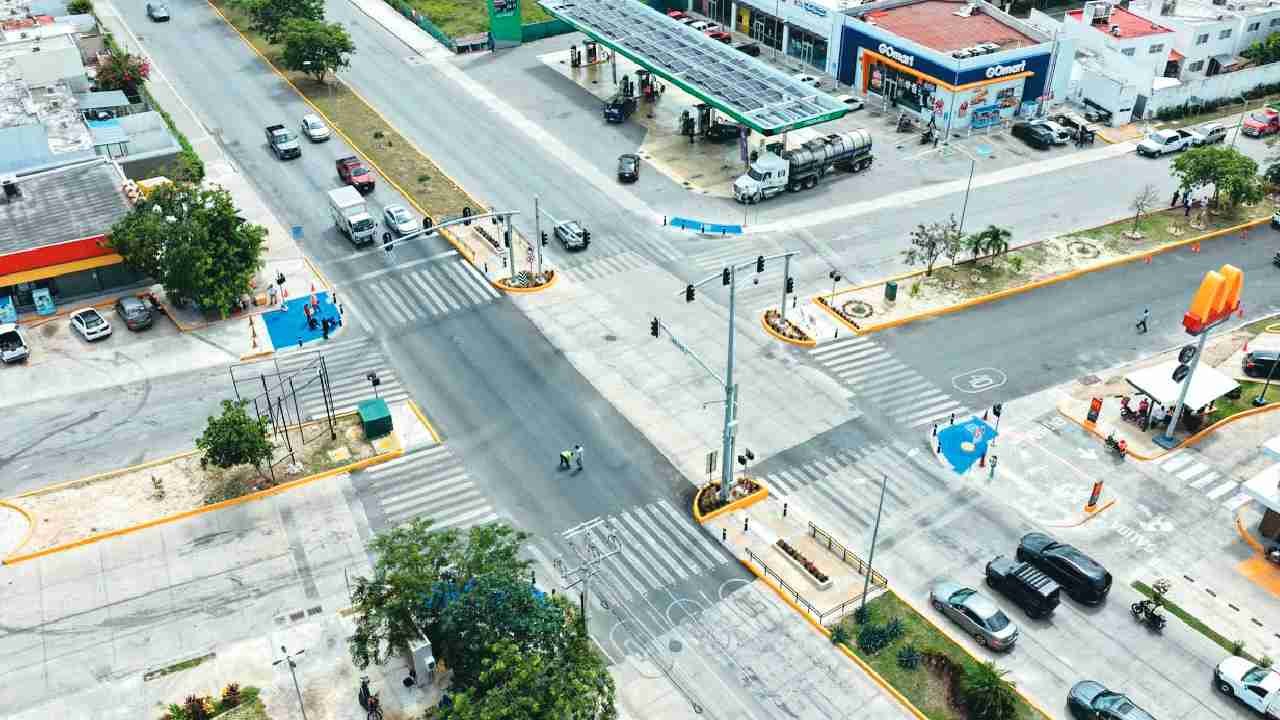 Aerial view of Cancún's hotel zone and central neighborhoods where vacation rentals operate