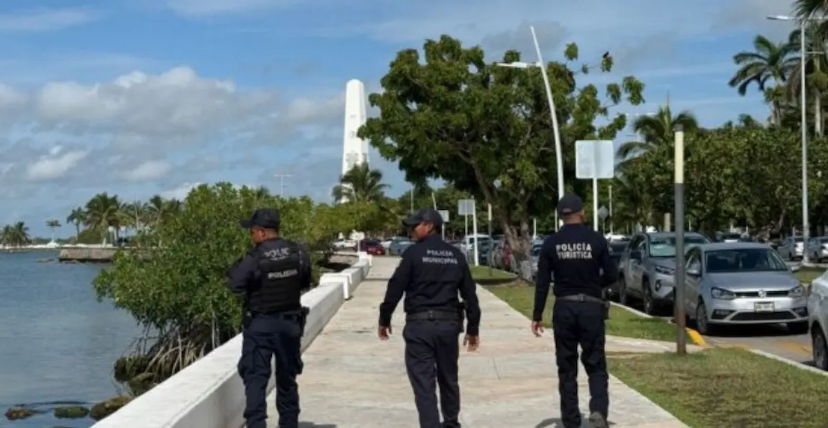 Police officers standing guard in Chetumal, Quintana Roo, where the local security directorate reassigned its tourist police unit