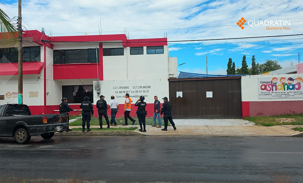 Civil Protection and fire personnel stand outside the Ashanao daycare in Chetumal after a faulty electricity meter forced the evacuation of more than 200 children.