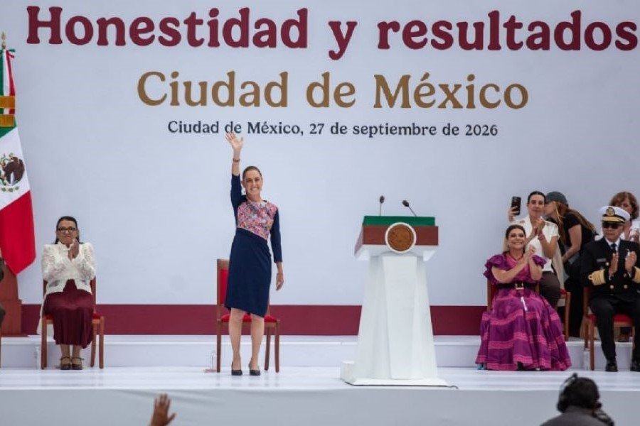 Mexican President Claudia Sheinbaum addressing supporters at the Zócalo in Mexico City during the closing rally of her national tour