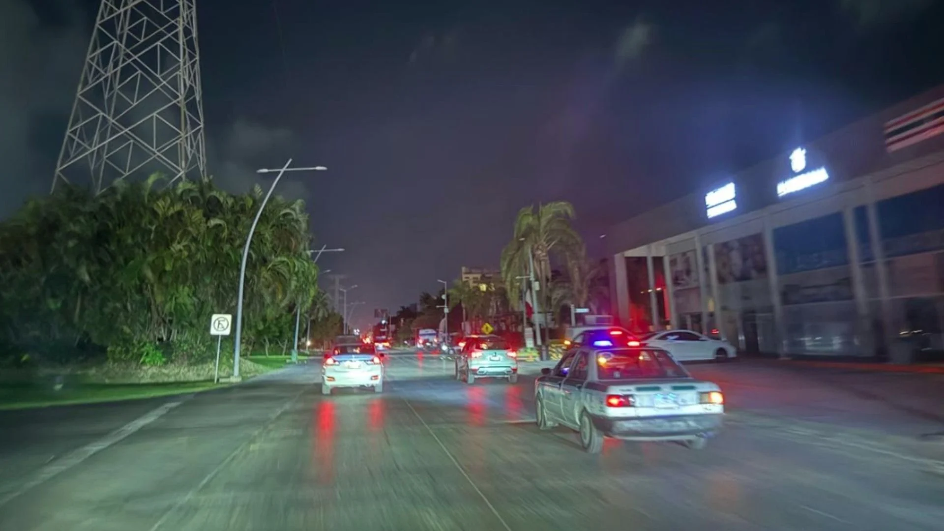 Business district in Cancún, Quintana Roo, where employers are measuring economic losses caused by repeated power outages