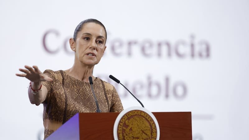 Workers and employers discuss the proposed 40-hour workweek in Mexico