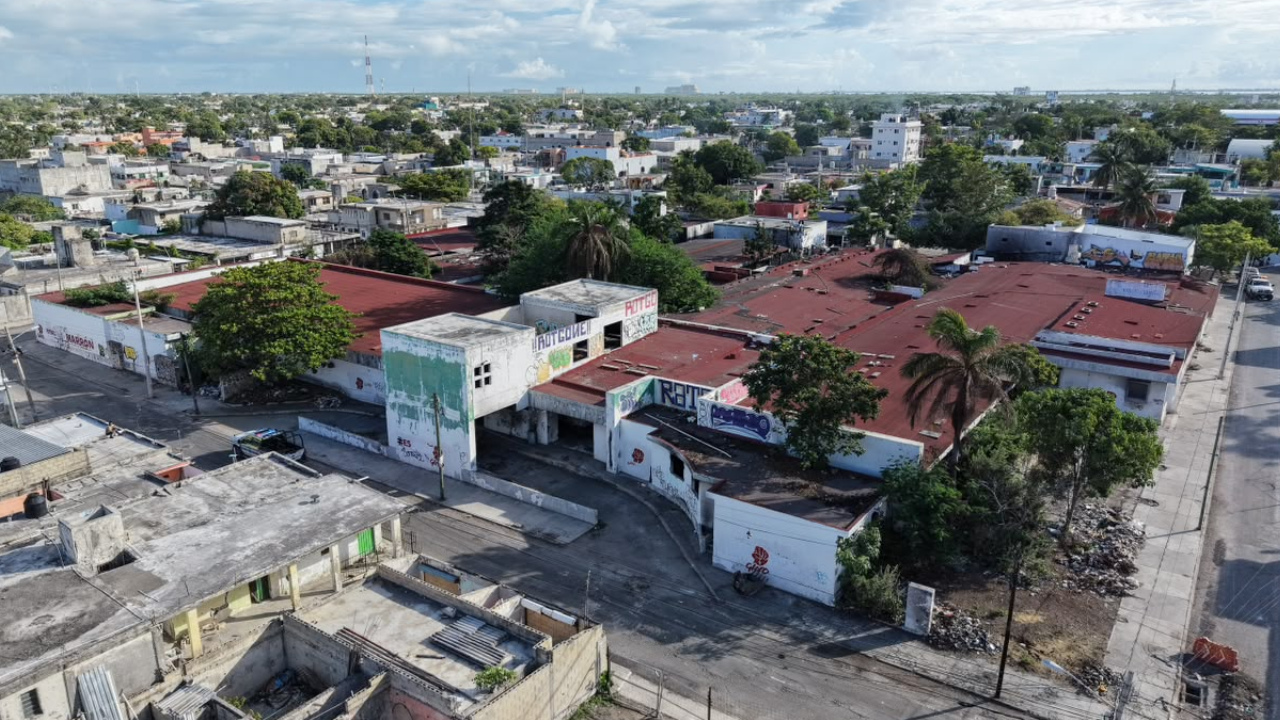 Heavy machinery tears down the abandoned General Hospital of Cancun to clear the site for a new maternal and child hospital