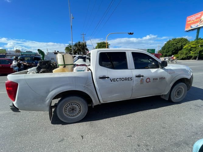 Health workers fumigate a neighborhood in Quintana Roo to reduce mosquito populations that transmit dengue