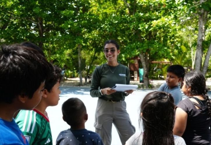 Students observe a snake during a Fundación Eco-Bahía environmental education workshop in the Mexican Caribbean.