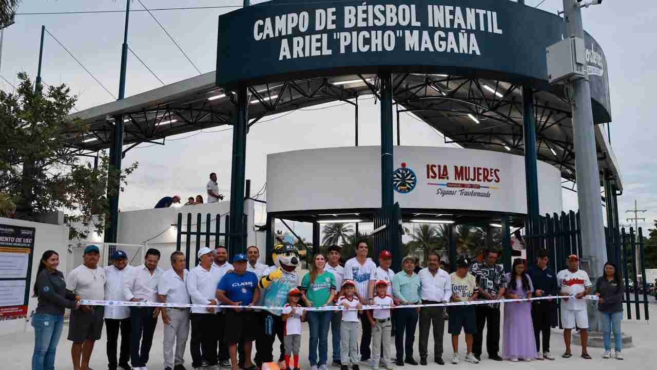 Mayor Atenea Gómez Ricalde throws the ceremonial first pitch at the newly renovated children's baseball field in Isla Mujeres, Quintana Roo
