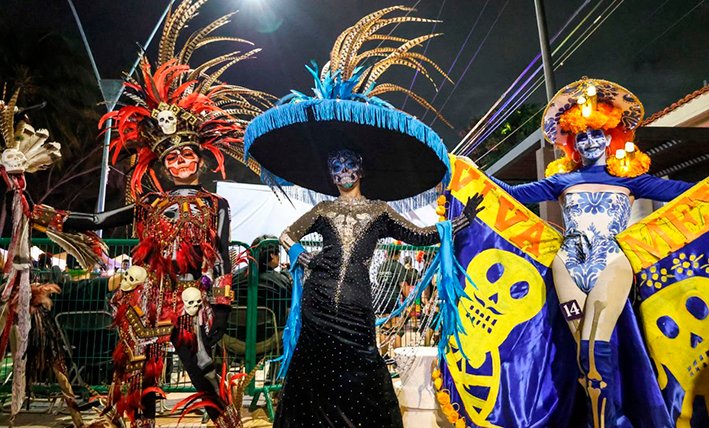 Crowds at the Janal Pixan Day of the Dead festival in Cancun