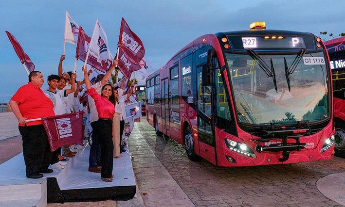 A new MOBI Route 27 bus operating in Cancún, Quintana Roo