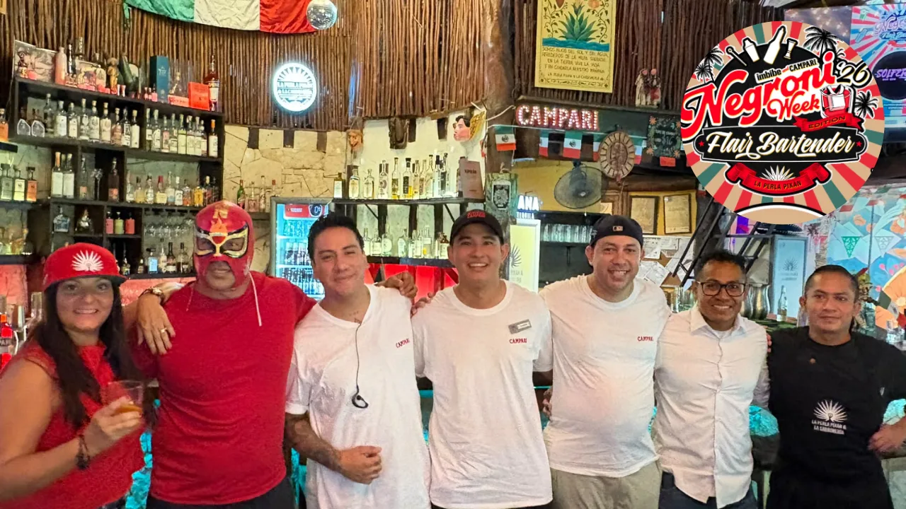 Bartenders preparing Negroni cocktails during Negroni Week 2026 at La Perla Pixan in Playa del Carmen
