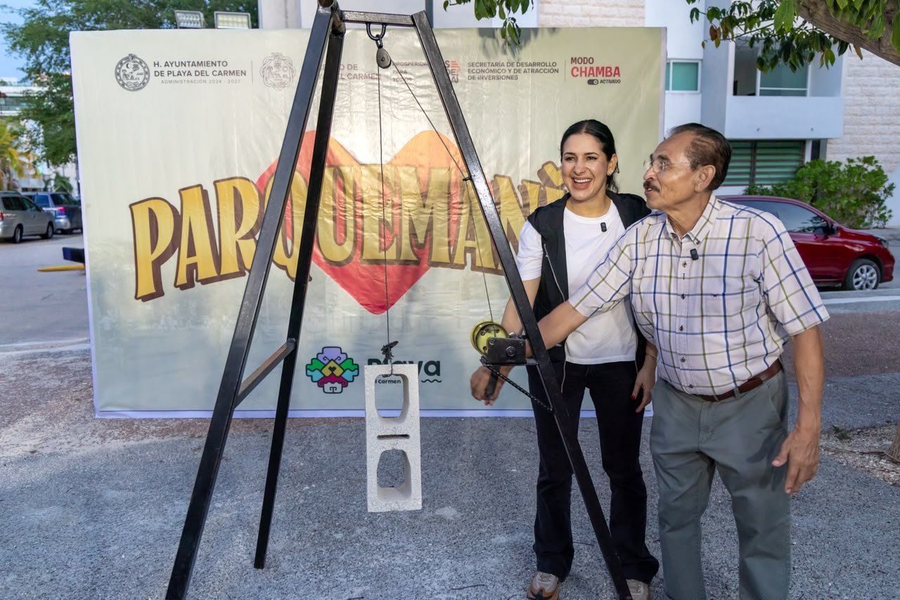 Playa del Carmen Mayor Estefanía Mercado speaks at the launch of the Parquemanía program at Forjadores Park, accompanied by local officials and union members
