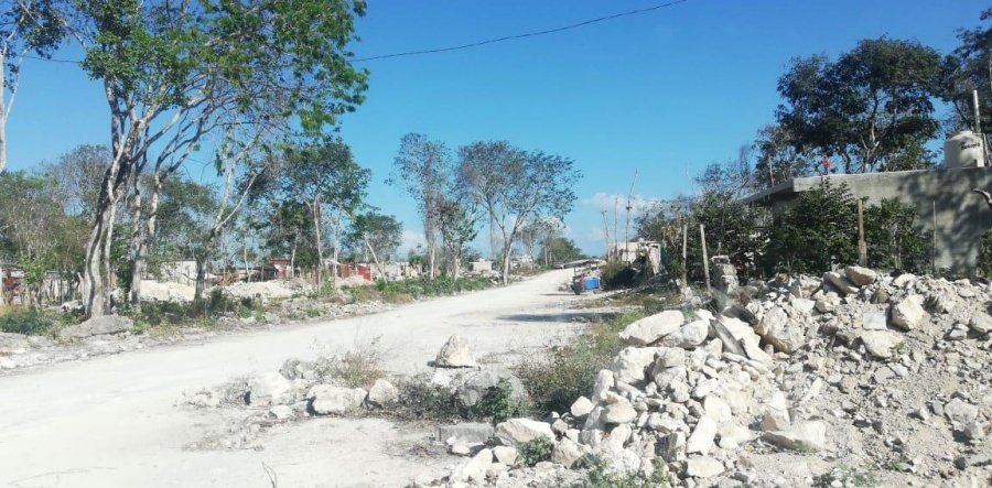 Unpaved street in a Playa del Carmen neighborhood awaiting water, drainage and electricity services