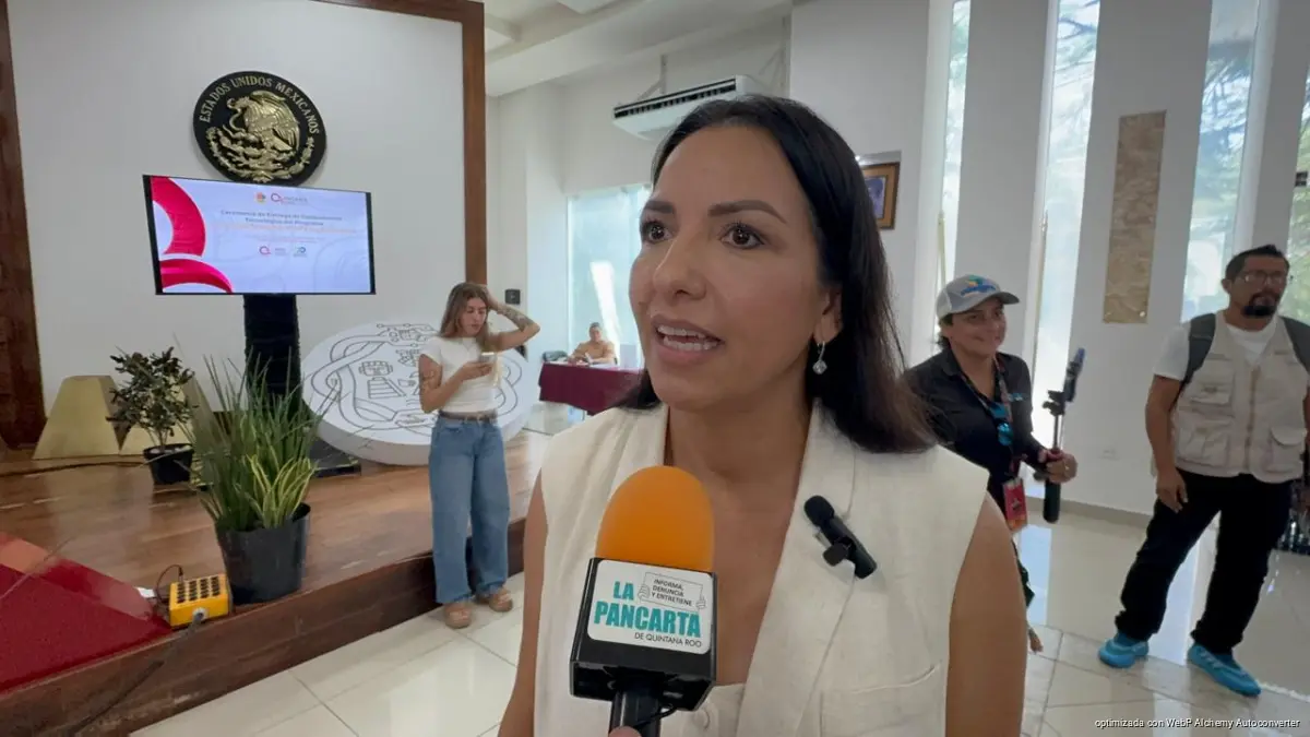Storefronts and shoppers in Playa del Carmen ahead of the El Buen Fin 2026 nationwide sales event