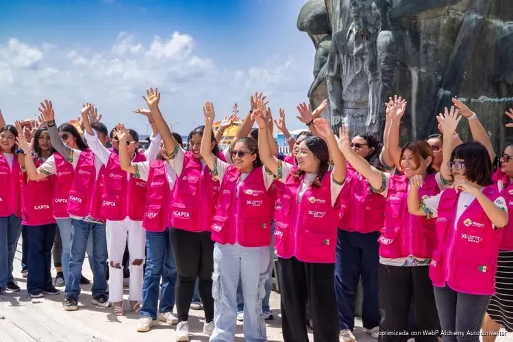 University students taking part in the Playa Experts program to guide tourists in Playa del Carmen