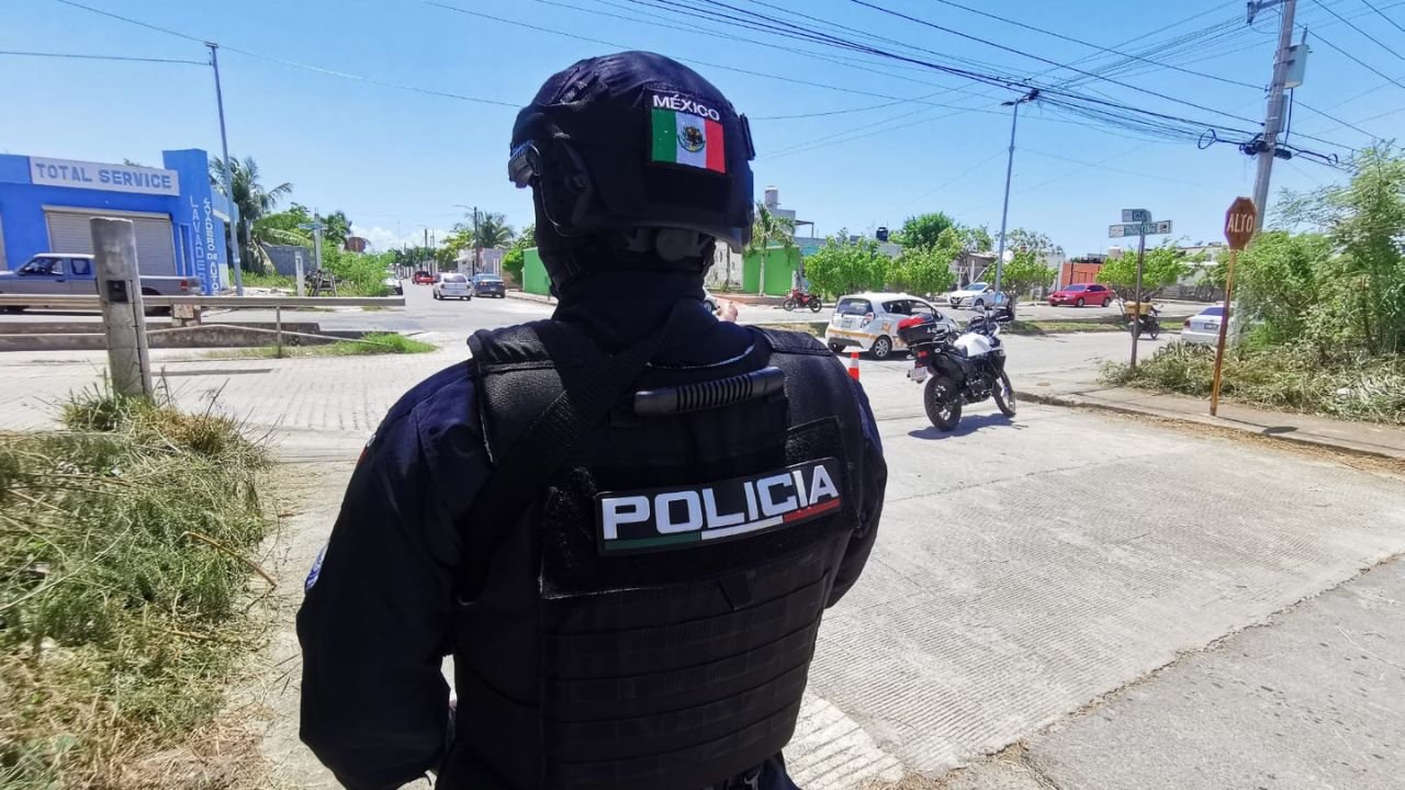 Didier Vázquez Méndez presents a proposal to reform police retirement in Quintana Roo