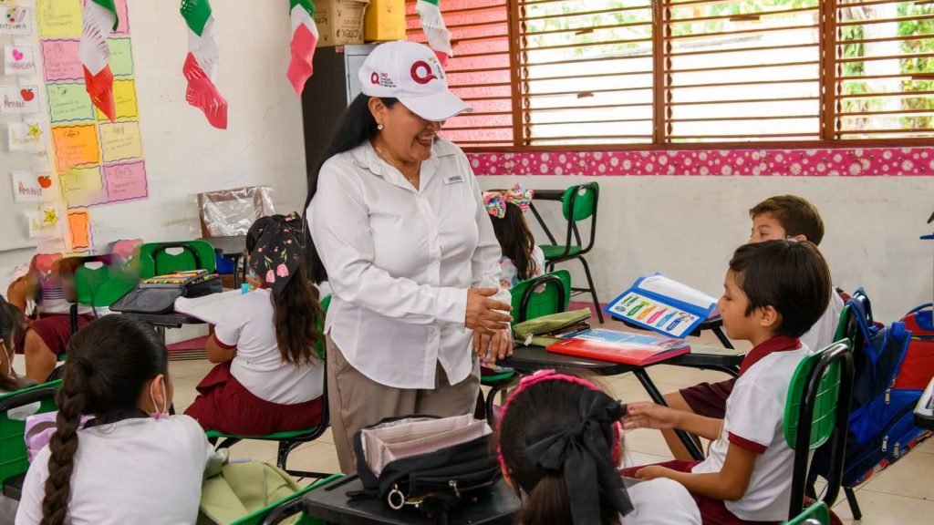 Students in a classroom in Quintana Roo, where the state government has expanded its scholarship program by 21 percent for the 2026-2027 school year