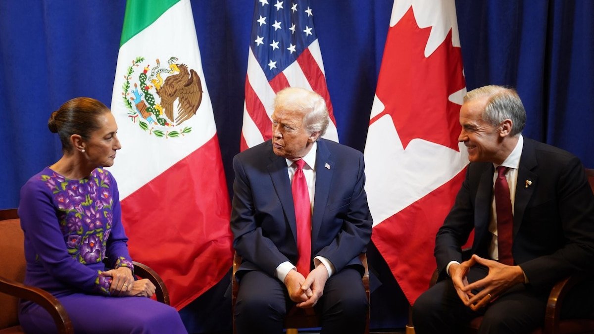 Claudia Sheinbaum and Donald Trump during a phone call on the USMCA trade review
