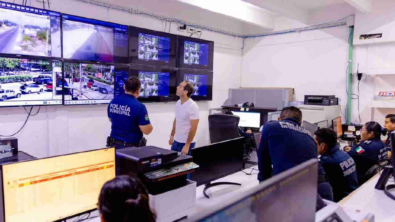 Tulum Mayor Diego Castañón inspects the C2 video surveillance center in Tulum.