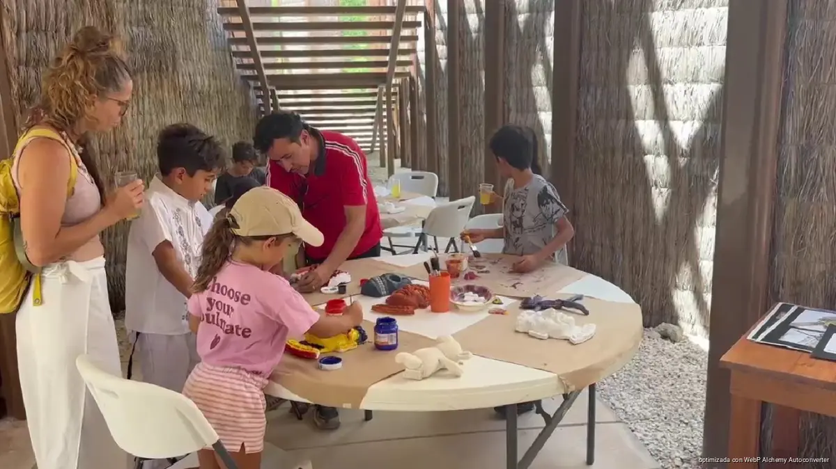 Artisans and visitors at a market in Tulum, Quintana Roo, part of the Tulum Renace cultural program