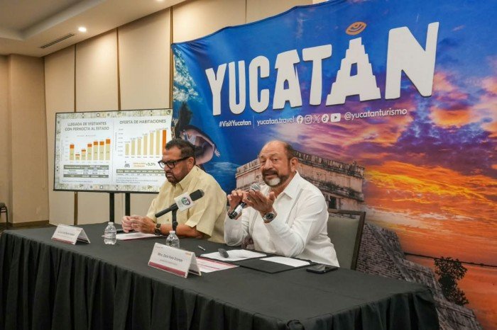 Yucatán tourism officials presenting the new promotional strategy during a press conference in Mérida