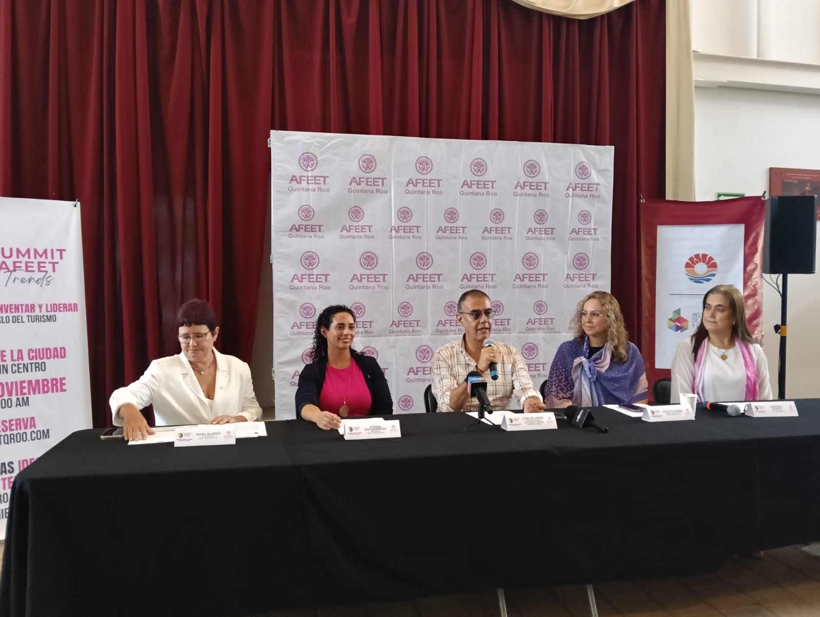 Women tourism executives at a Cancún summit on artificial intelligence and travel trends