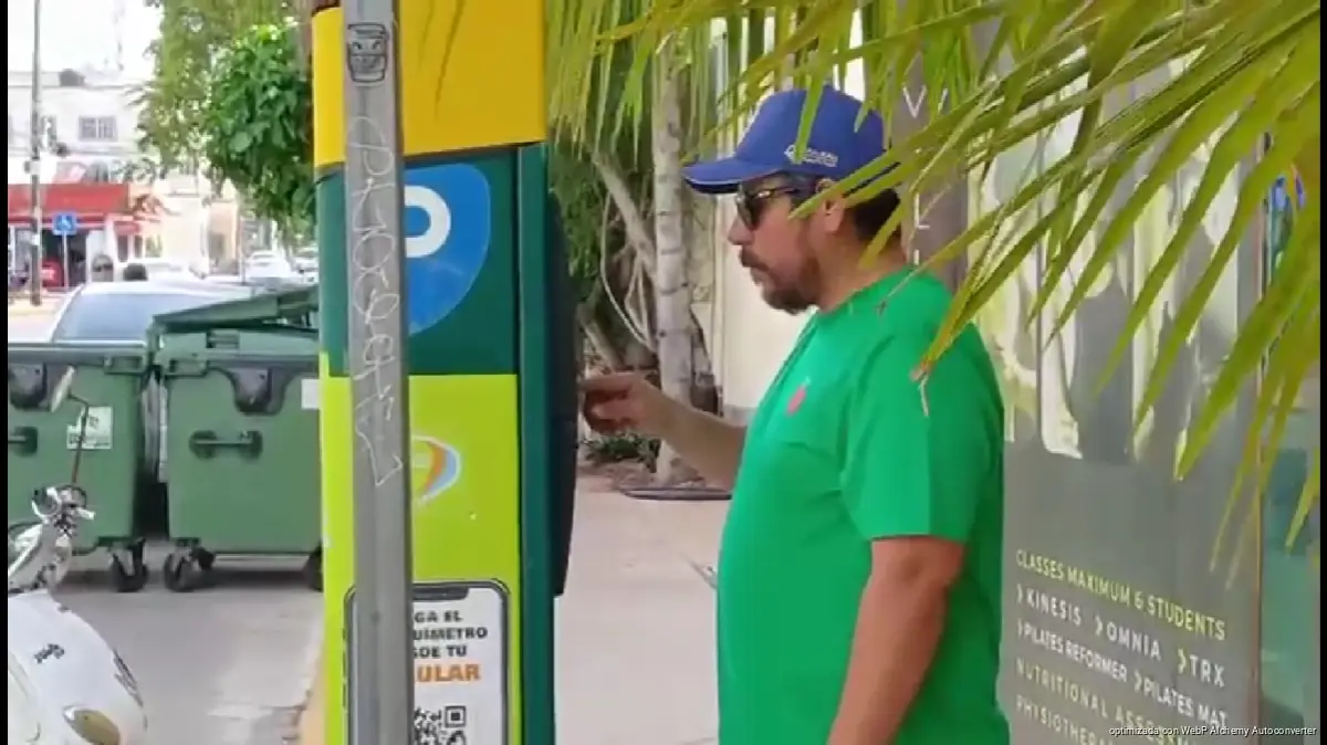 A faulty parking meter machine on a street in Playa del Carmen, Quintana Roo