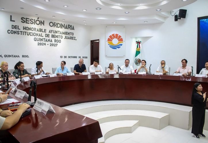 Cancún city council members meeting during a municipal session where new social programs were approved