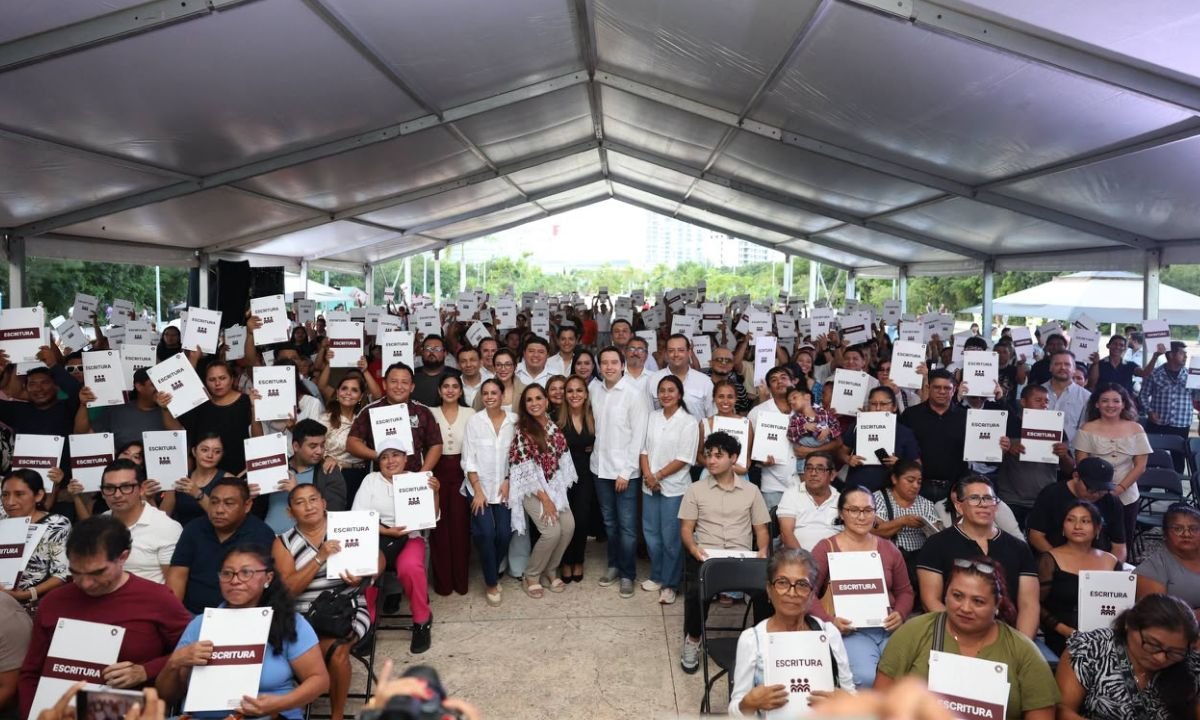 Officials and residents gather at the Malecón Tajamar in Cancún for the handover of 460 property deeds