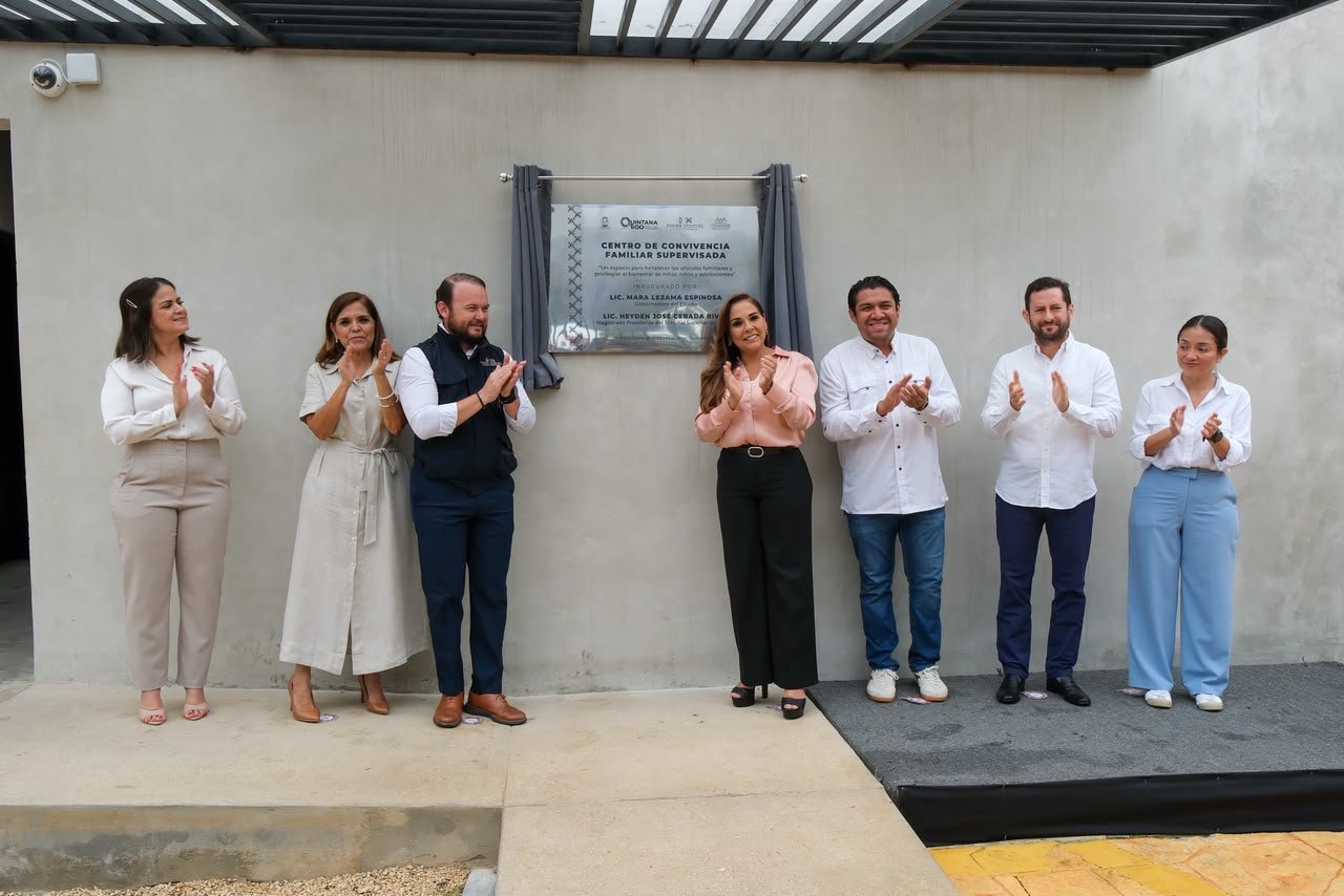 Governor Mara Lezama and judicial officials cut the ribbon at the new supervised family visitation center in Chetumal, Quintana Roo