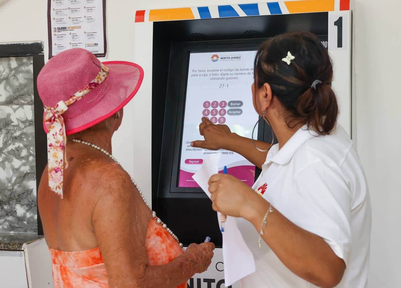 Cybersecurity experts at a forum in Cancún discussing digital fraud risks facing hotels, vacation clubs and cruise lines