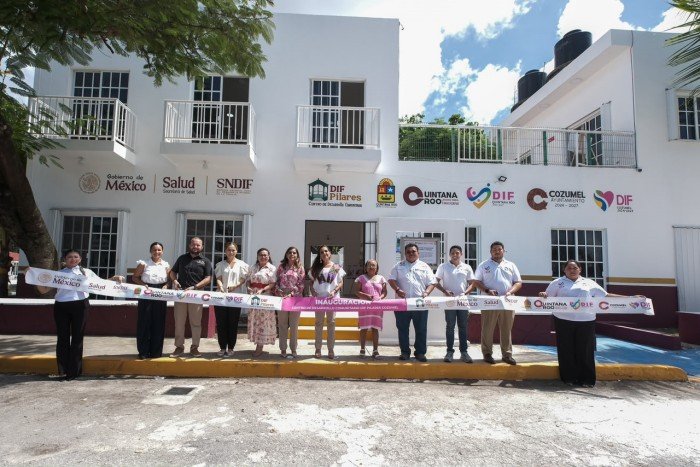 Officials stand at the entrance of the newly inaugurated DIF PILARES community development center in Cozumel, Quintana Roo