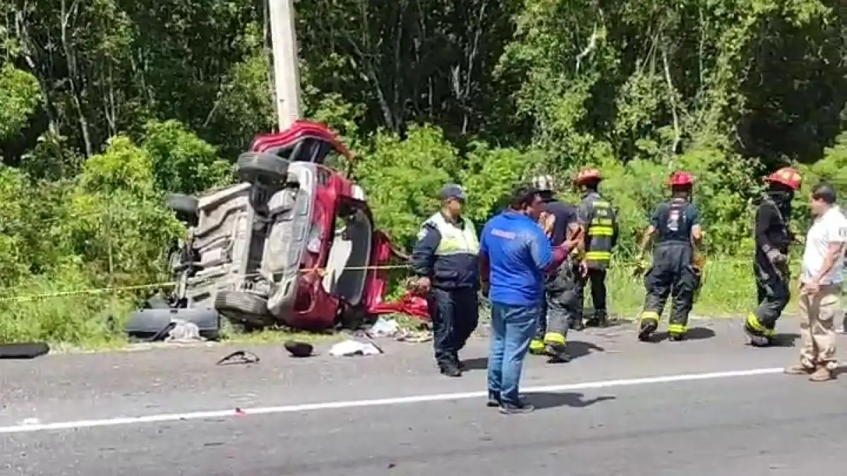 Wrecked private vehicle resting against a CFE utility pole on Federal Highway 307 near the Calica bridge in Quintana Roo